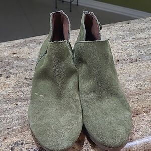 Kenneth Cole Side Skip Green Suede mid calf Heeled Booties Size EU39 / US8